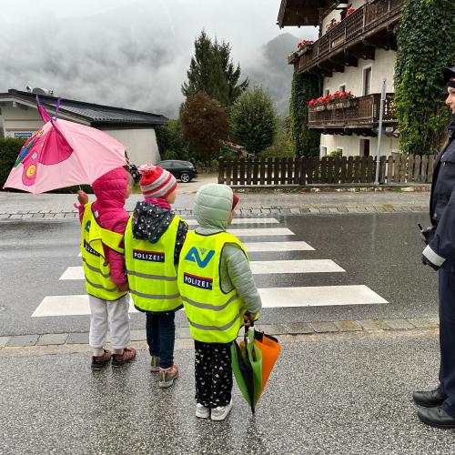 Kinder Polizei