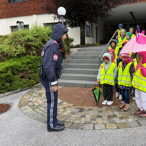 Kinder Polizei