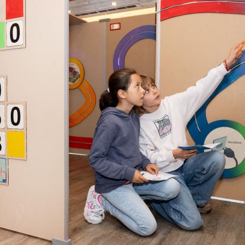 vierten Klassen der Volksschule Eben